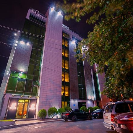 Hotel Capitol By Umbrella Tbilisi Exterior foto