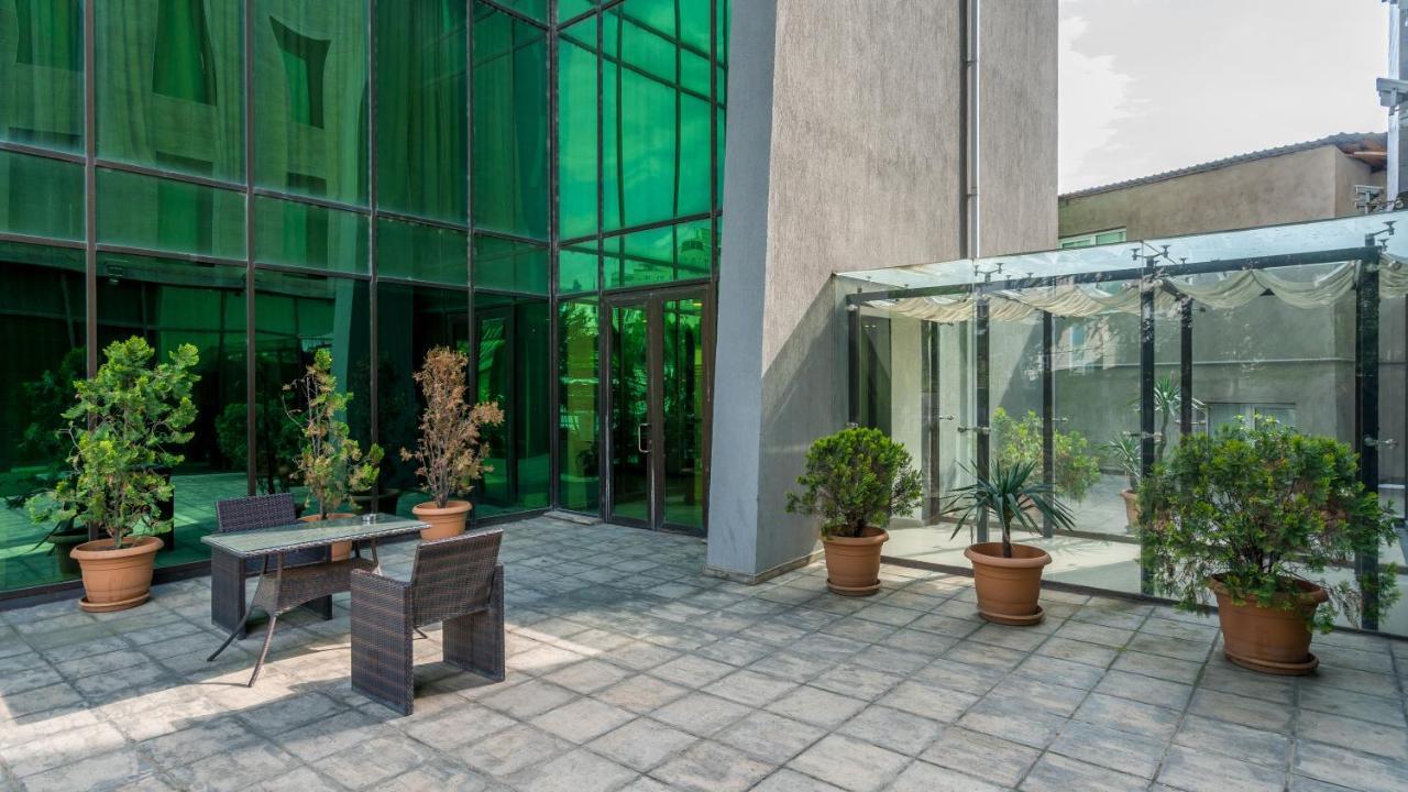 Hotel Capitol By Umbrella Tbilisi Exterior foto