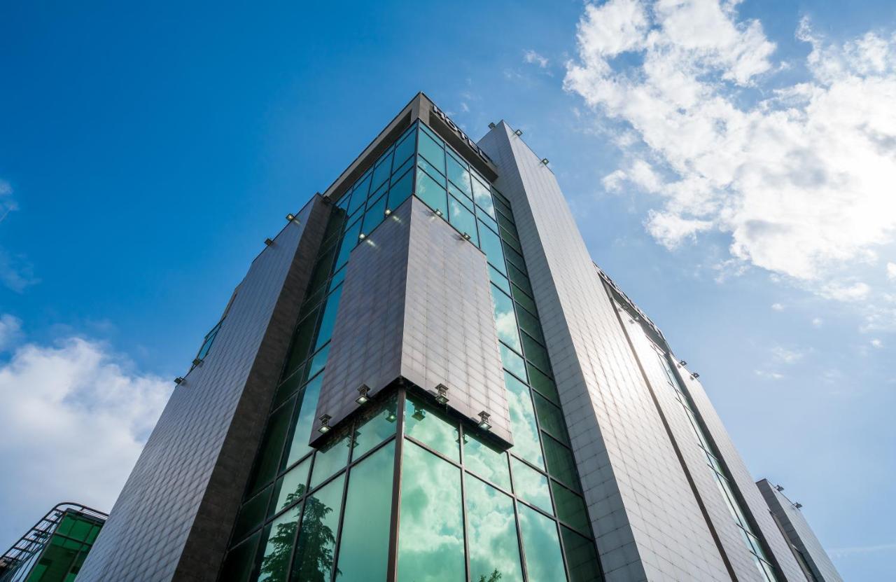 Hotel Capitol By Umbrella Tbilisi Exterior foto