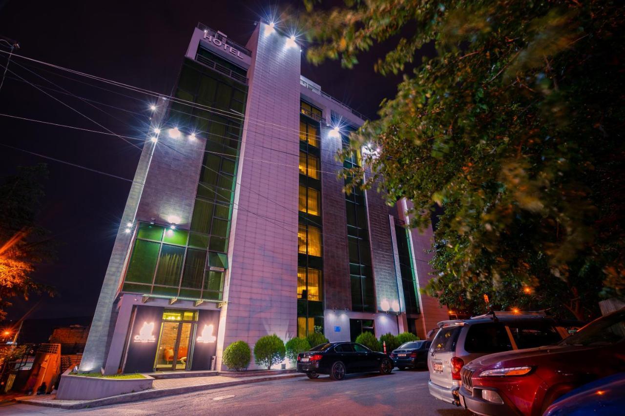 Hotel Capitol By Umbrella Tbilisi Exterior foto
